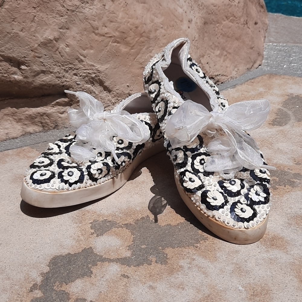 Chinese Laundry Black White Flower Sequin Sneakers 7.5